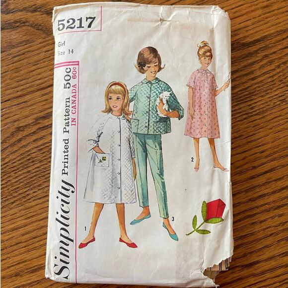 Vintage 1960s Simplicity 5217 Sewing Pattern Size S Robe Pajama Set COMPLETE - Picture 1 of 2